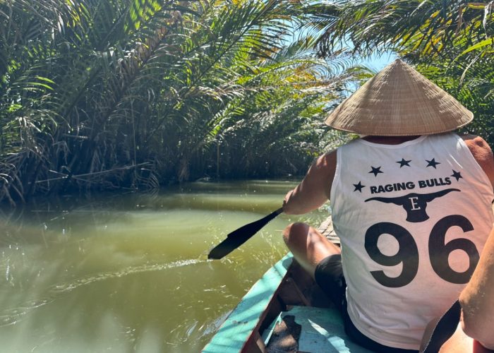 Profiter d'une promenade en bateau le long des arroyos paisibles dans le delta du Mékong