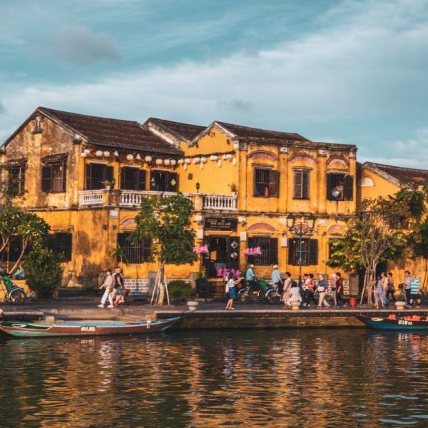 atmosfera più fresca durante la stagione delle piogge a hoi an