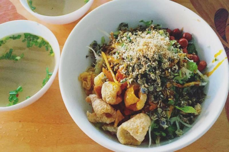 Cơm Hến, Plat Emblématique De La Cuisine De Hué