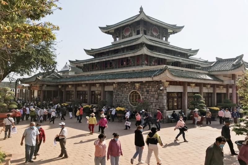 viaggio a chau doc-il tempio di mieu ba chua xu e le montagne sam