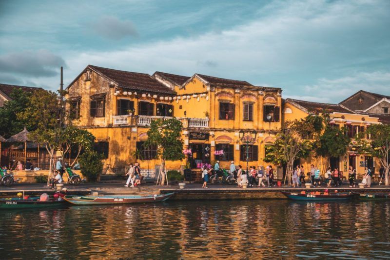 atmosfera più fresca durante la stagione delle piogge a hoi an