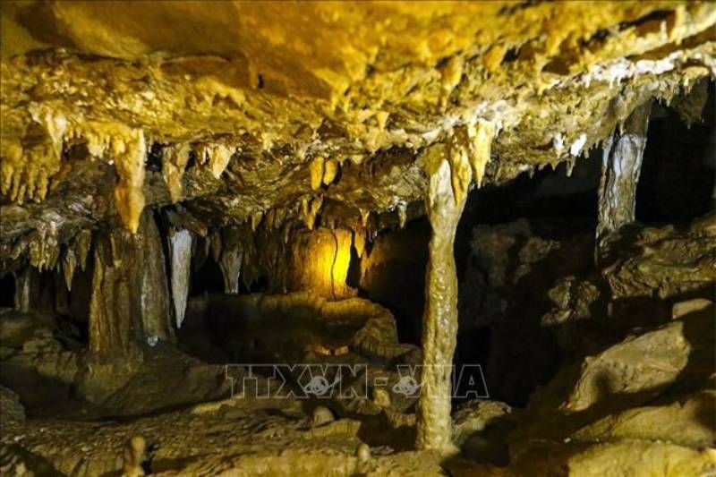 grotta chua ta di dien bien phu.