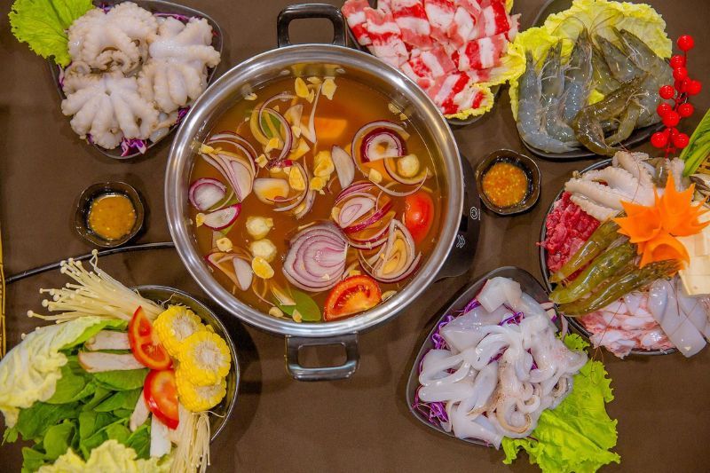 la fondue vietnamienne une expérience culinaire typique et divertissante.