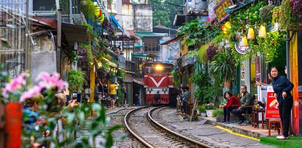 via del treno ad hanoi. fonte- guida quang han