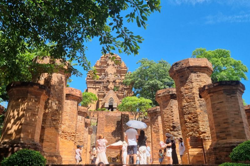tours cham de ponagar