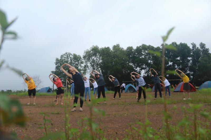 Yoga durante il viaggio aziendale di Aucoeurvietnam