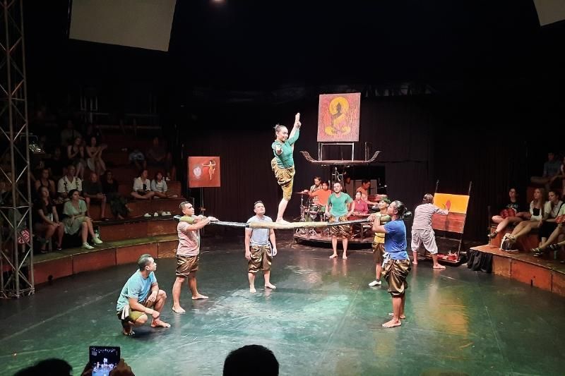 assistere a uno spettacolo di circo al phare di siem reap