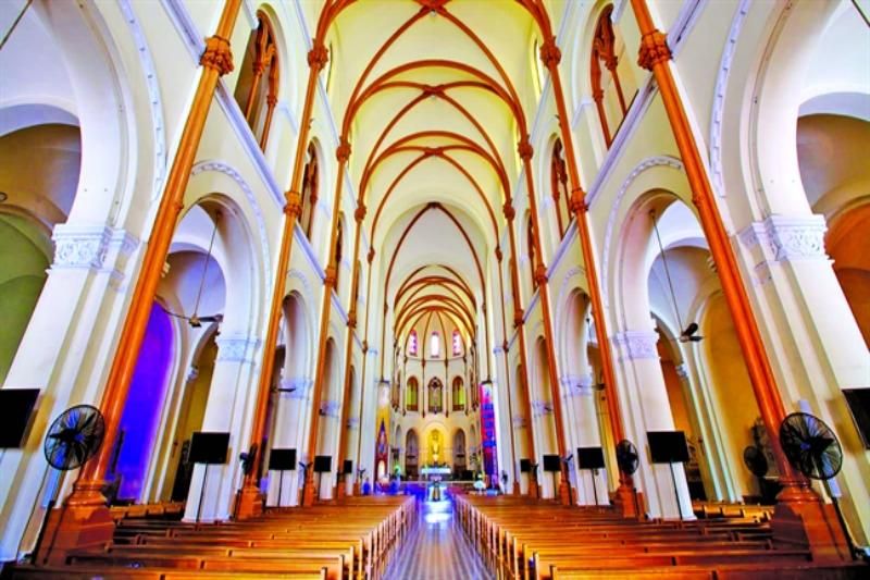 La basilica di Notre-Dame di Saigon - un capolavoro di architettura gotica e romanica