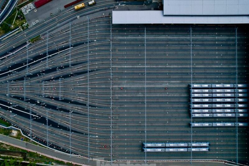 la zona di parcheggio dei treni della metropolitana, con le sue 30 corsie, situata nel cuore della linea metropolitana.