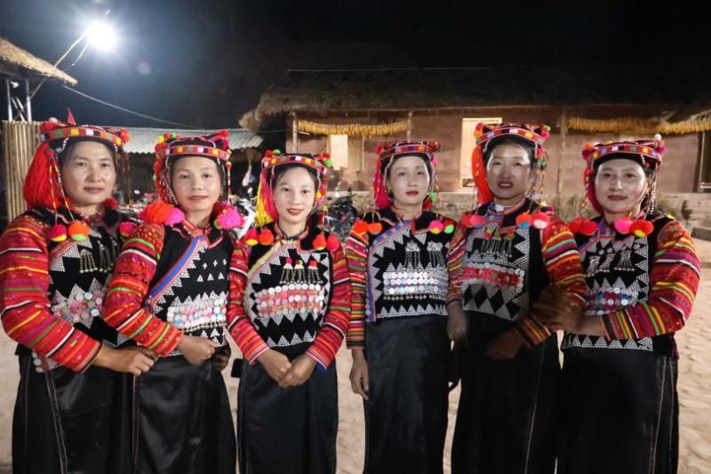 les femmes Ha Nhi dans leurs tenues traditionnels (Source: Hieu Tuyen)