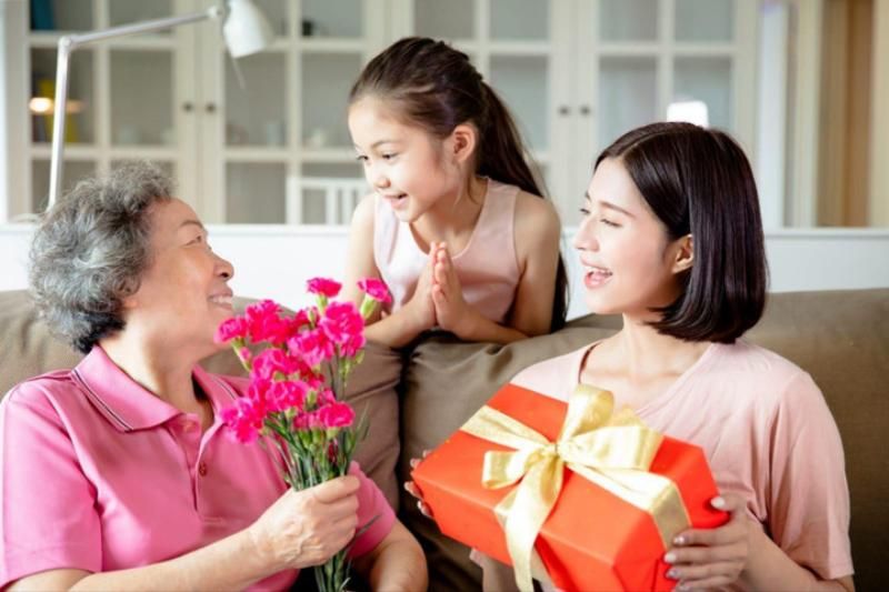 Offri fiori come regali per le donne vietnamite