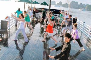 Tai Chi sulla baia di Ha Long