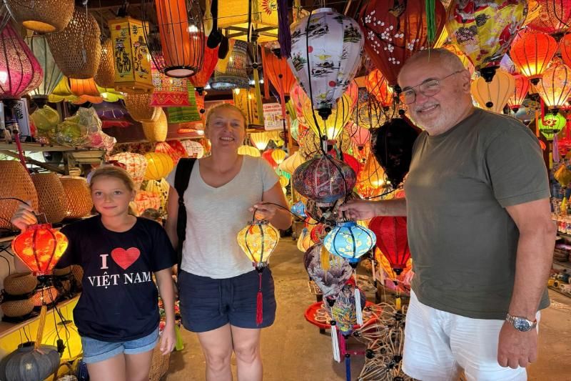 voyage au vietnam en famille avec l'atelier des lanternes privé à hoi an