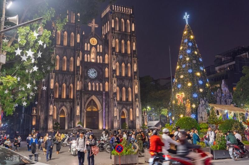 l’ambiance de noël à la cathédrale saint-joseph 2024. Source : vnexpress.net