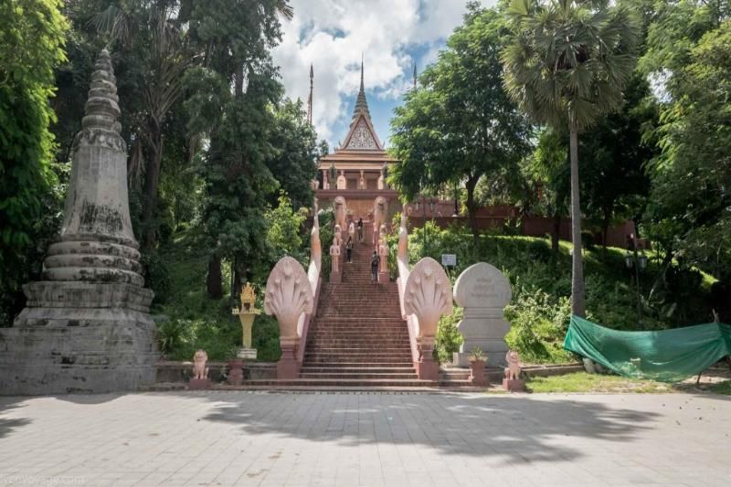 Wat Phnom - un tempio emblematico della Cambogia (fonte: Ivenvoyage)
