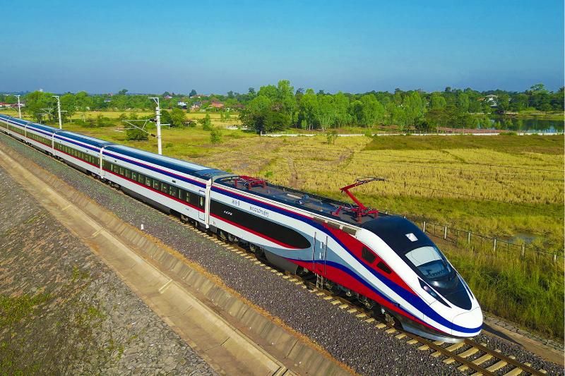 voyager en train au laos