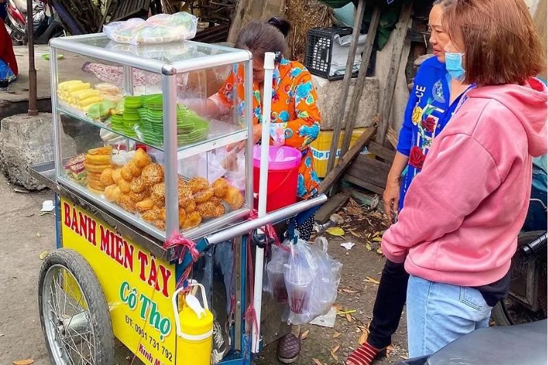 Piccoli carretti pieni di dolci locali (fonte: Dân Việt)